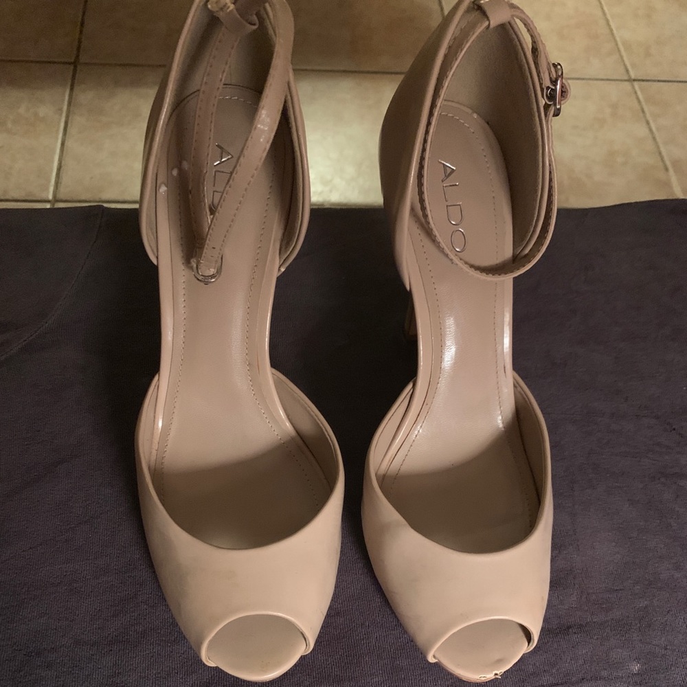 USED SHOES!  USED SHOES!